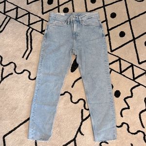 Size 30/32 Lightwash slim fit cropped jeans from H&M perfect condition